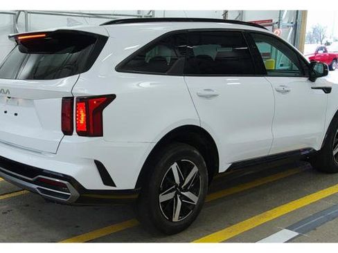 Used 2023 Kia Sorento S w/ Panoramic Sunroof Package image 4