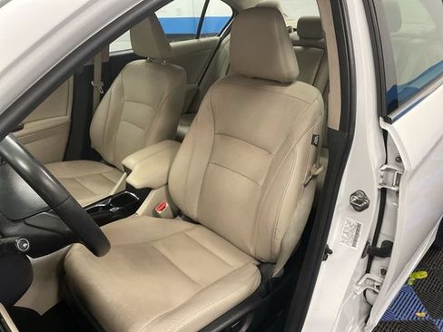 Used 2017 Honda Accord EX-L image 11