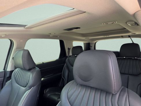 Used 2024 Hyundai Palisade Limited FWD image 25