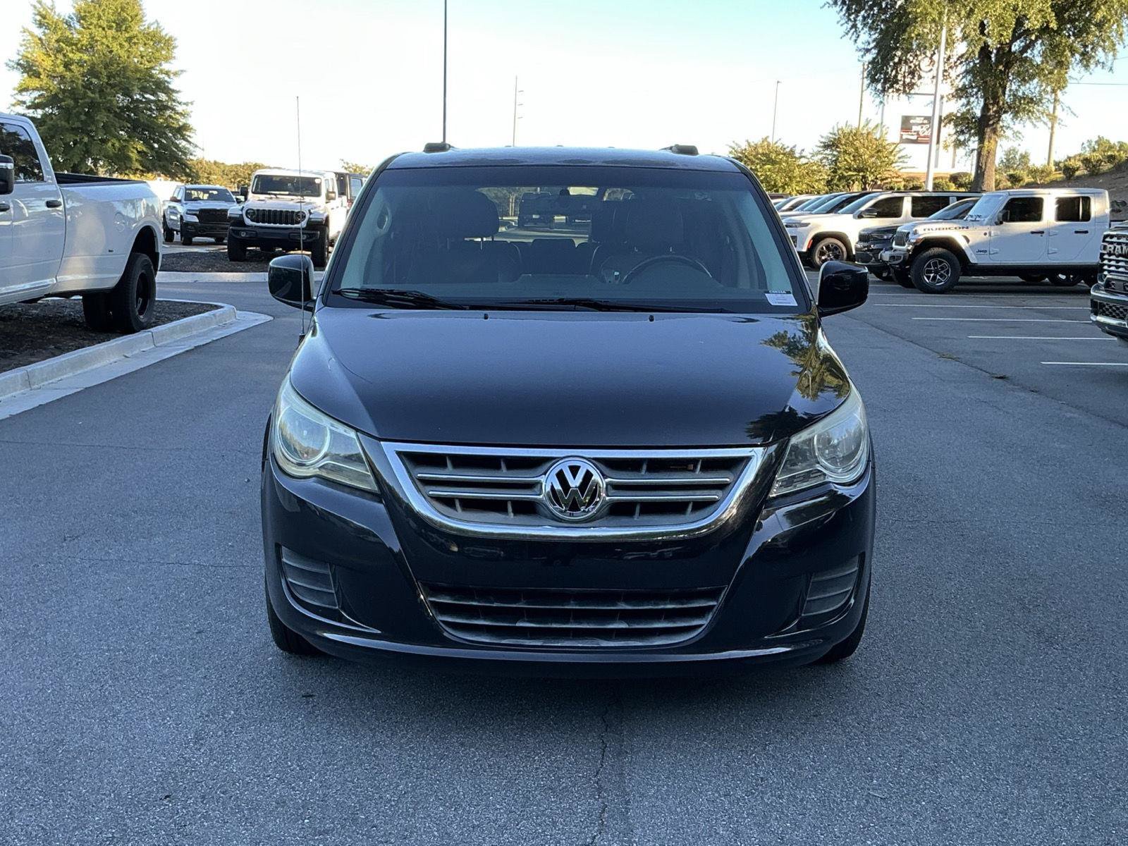 Used 2011 Volkswagen Routan SE FWD image 8