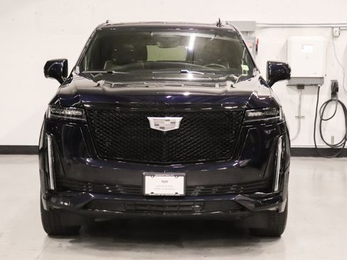 Certified 2023 Cadillac Escalade ESV Sport w/ LPO, ONYX Package AWD/4WD image 8