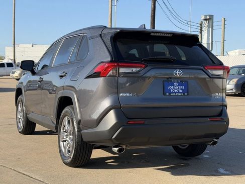 Used 2025 Toyota RAV4 XLE w/ Convenience Package image 7