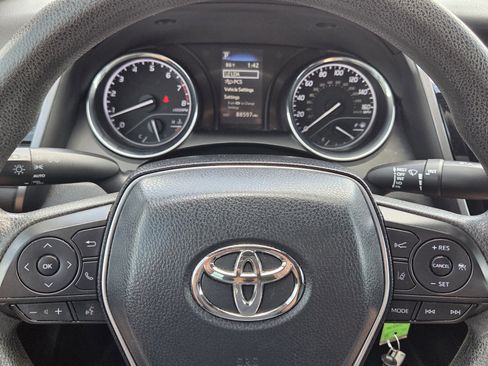 Used 2019 Toyota Camry LE FWD image 17