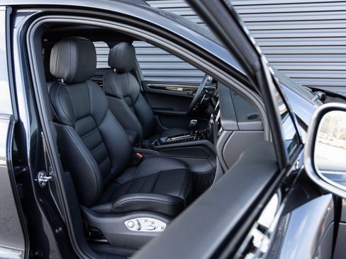 New 2026 Porsche Macan image 32