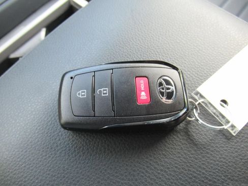 Used 2025 Toyota Tacoma TRD Sport AWD/4WD image 28