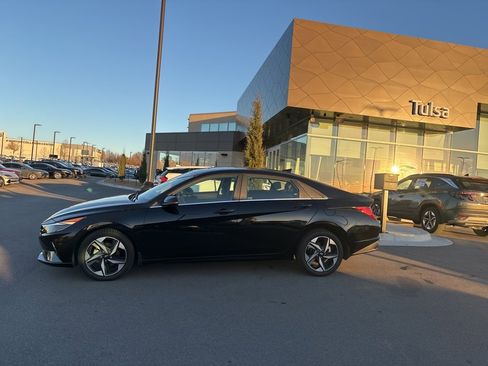 Certified 2023 Hyundai Elantra Limited image 4