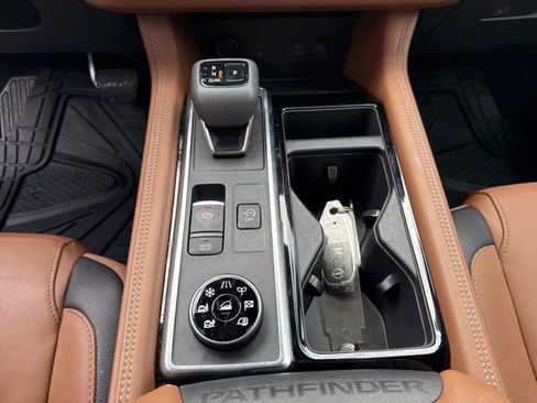 Used 2024 Nissan Pathfinder Platinum w/ Black Appearance Package image 21