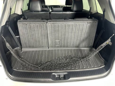 Used 2018 Toyota Highlander XLE AWD/4WD image 6
