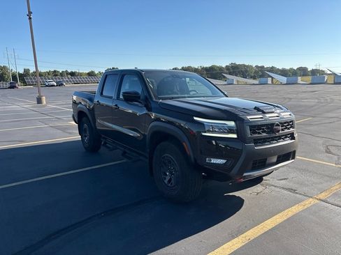 Used 2025 Nissan Frontier PRO-4X AWD/4WD image 7