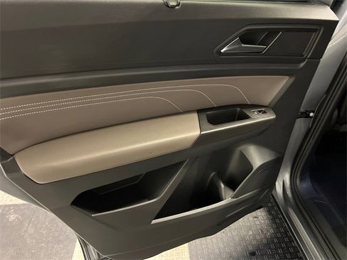 Certified 2022 Volkswagen Atlas SE image 17