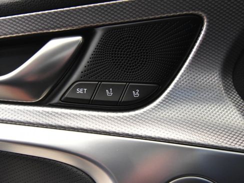 Used 2022 Genesis G70 2.0T w/ Prestige Package image 31