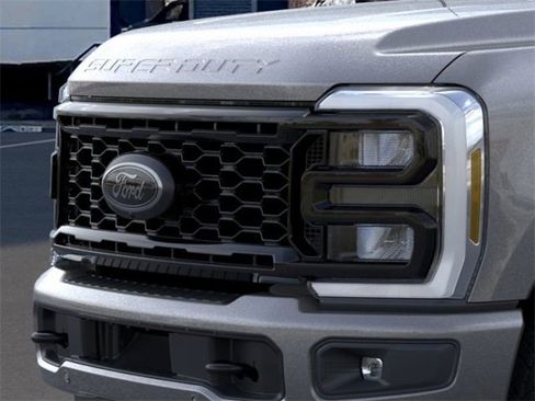 New 2026 Ford F250 Lariat w/ Black Appearance Package image 17