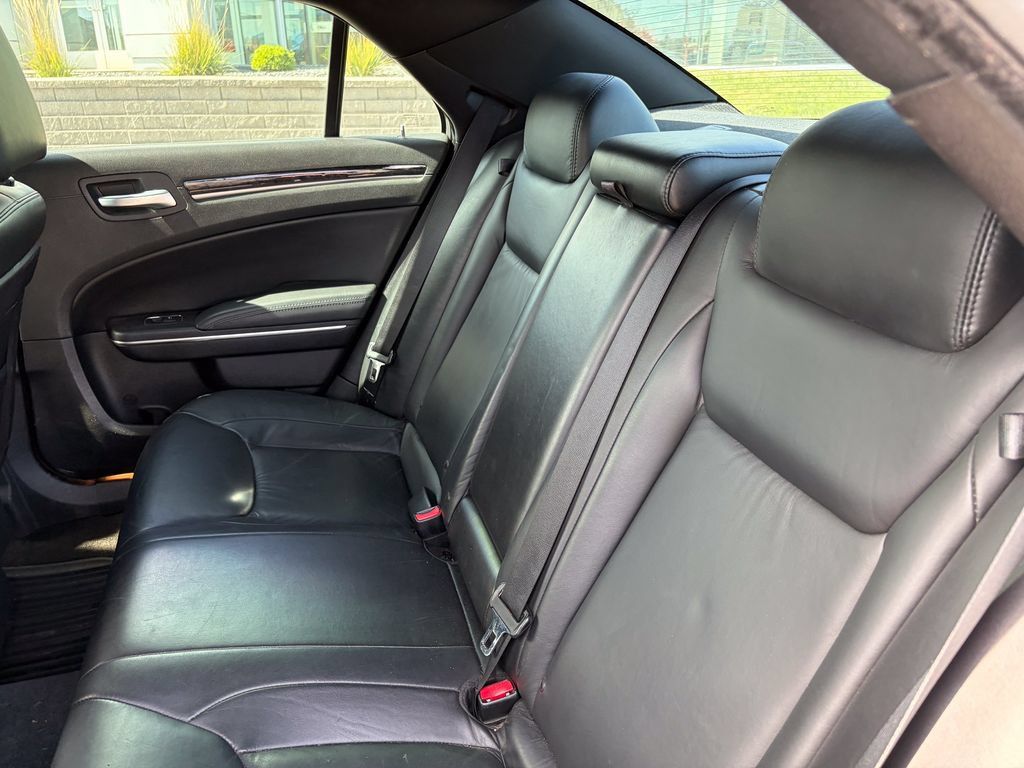 Used 2011 Chrysler 300 Limited RWD image 11