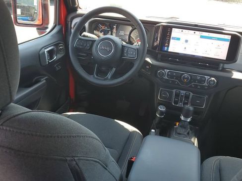 Used 2025 Jeep Wrangler Unlimited Sport AWD/4WD image 12