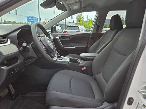 Used 2024 Toyota RAV4 LE AWD/4WD image 19