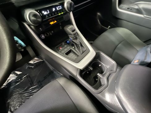 Used 2022 Toyota RAV4 LE FWD image 25