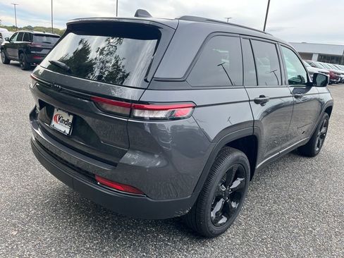 New 2025 Jeep Grand Cherokee Altitude image 26