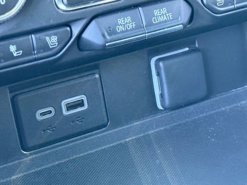 Used 2023 GMC Yukon XL SLT image 25