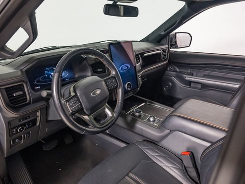 Used 2024 Ford Expedition Platinum image 17