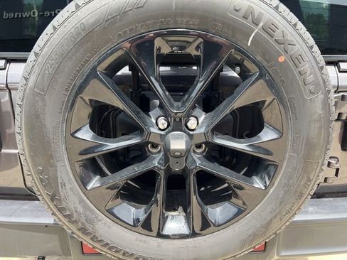 Certified 2025 Jeep Wrangler Unlimited Sahara AWD/4WD image 11