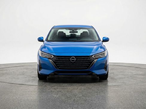 Used 2025 Nissan Sentra SV FWD image 2