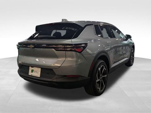 Used 2026 Chevrolet Equinox EV LT FWD image 8