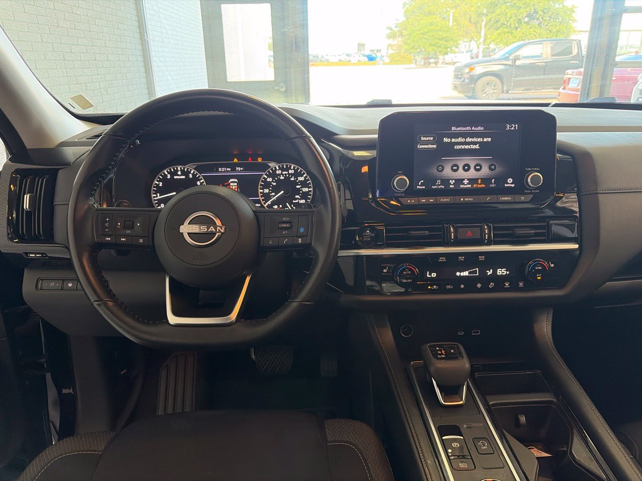 Used 2025 Nissan Pathfinder SV AWD/4WD image 12