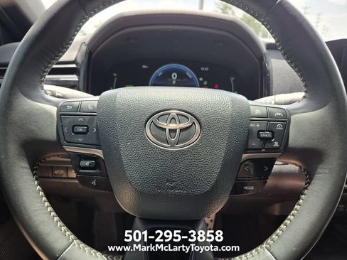 Used 2025 Toyota Camry SE FWD image 18