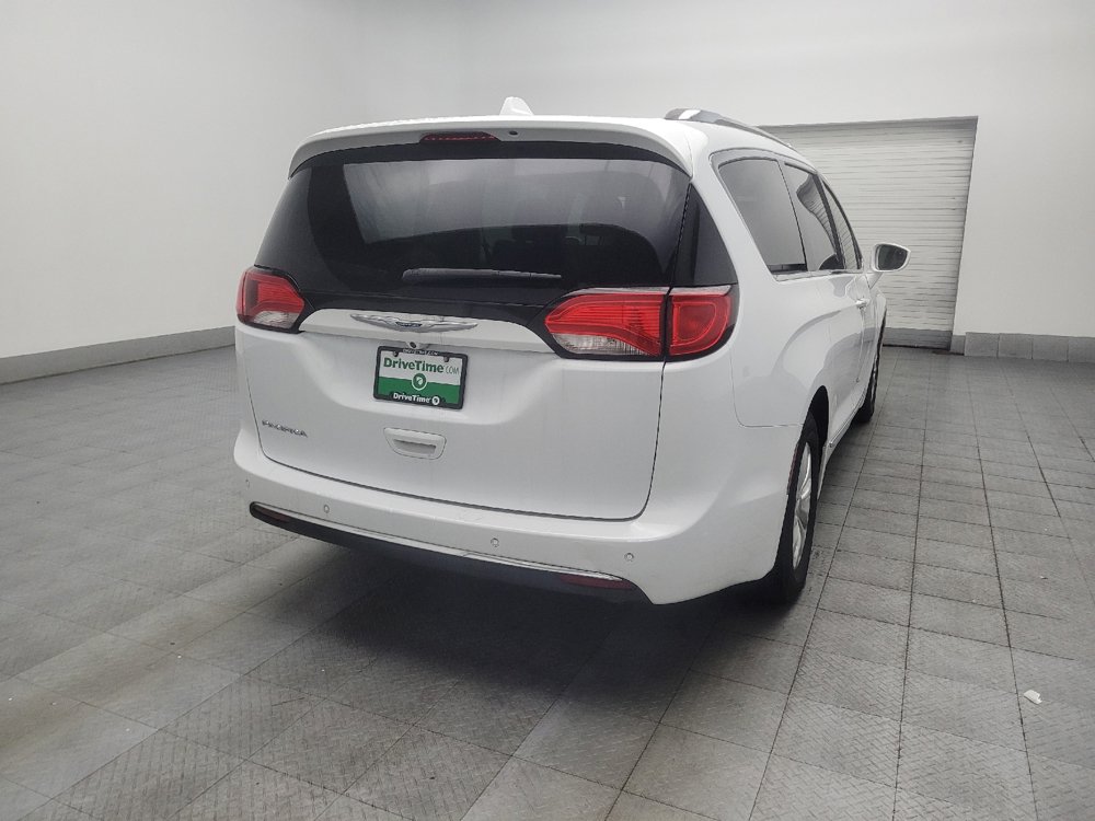 Used 2019 Chrysler Pacifica Touring-L FWD image 9