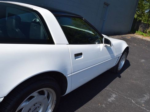 Used 1992 Chevrolet Corvette Coupe image 25