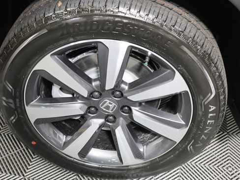 New 2025 Honda Pilot Touring image 28