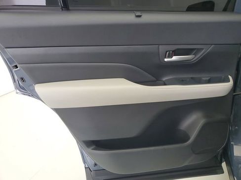 Used 2024 Toyota Grand Highlander AWD image 17