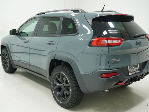 Used 2015 Jeep Cherokee Trailhawk w/ Leather Interior Group AWD/4WD image 6