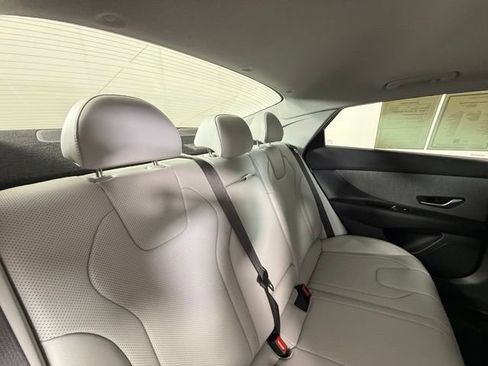 Used 2026 Hyundai Elantra Limited FWD image 28