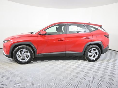 Used 2022 Hyundai Tucson SE image 2