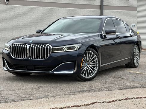 Used 2020 BMW 740i w/ Premium Package RWD image 2