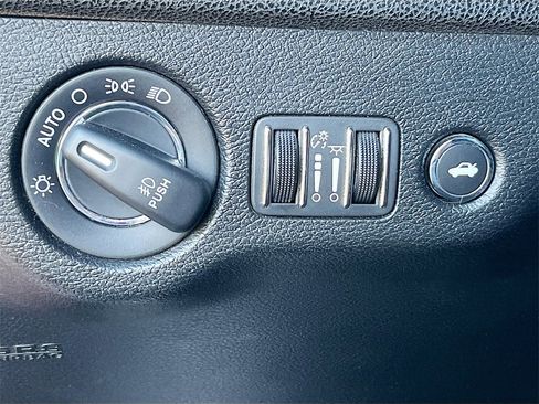 Used 2021 Chrysler 300 Touring L image 10