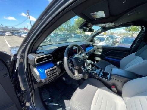 Used 2025 Toyota Tacoma TRD Off-Road image 35