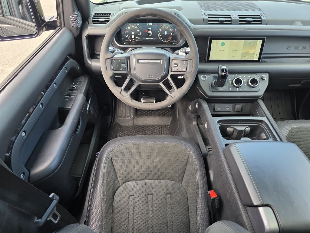 Used 2022 Land Rover Defender 110 V8 AWD/4WD image 2