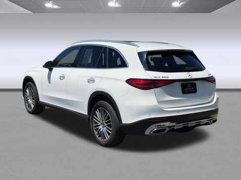 Used 2023 Mercedes-Benz GLC 300 4MATIC image 3