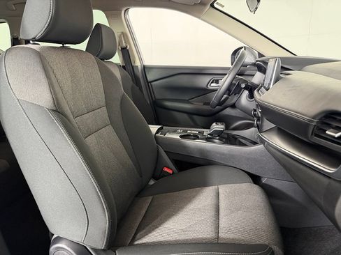 Used 2025 Nissan Rogue SV FWD image 30