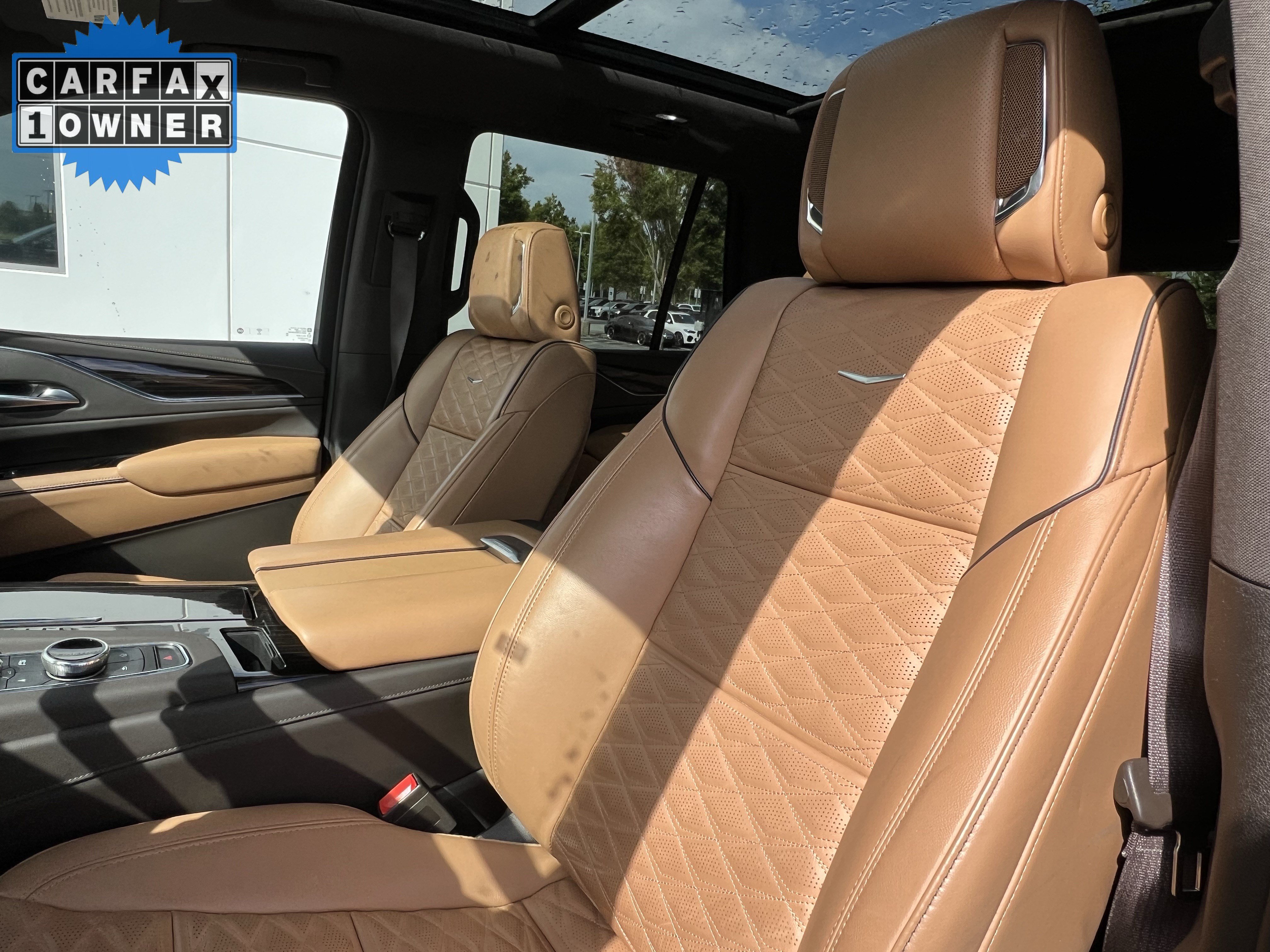 Used 2023 Cadillac Escalade Premium Luxury w/ LPO, Illumination Package AWD/4WD image 16