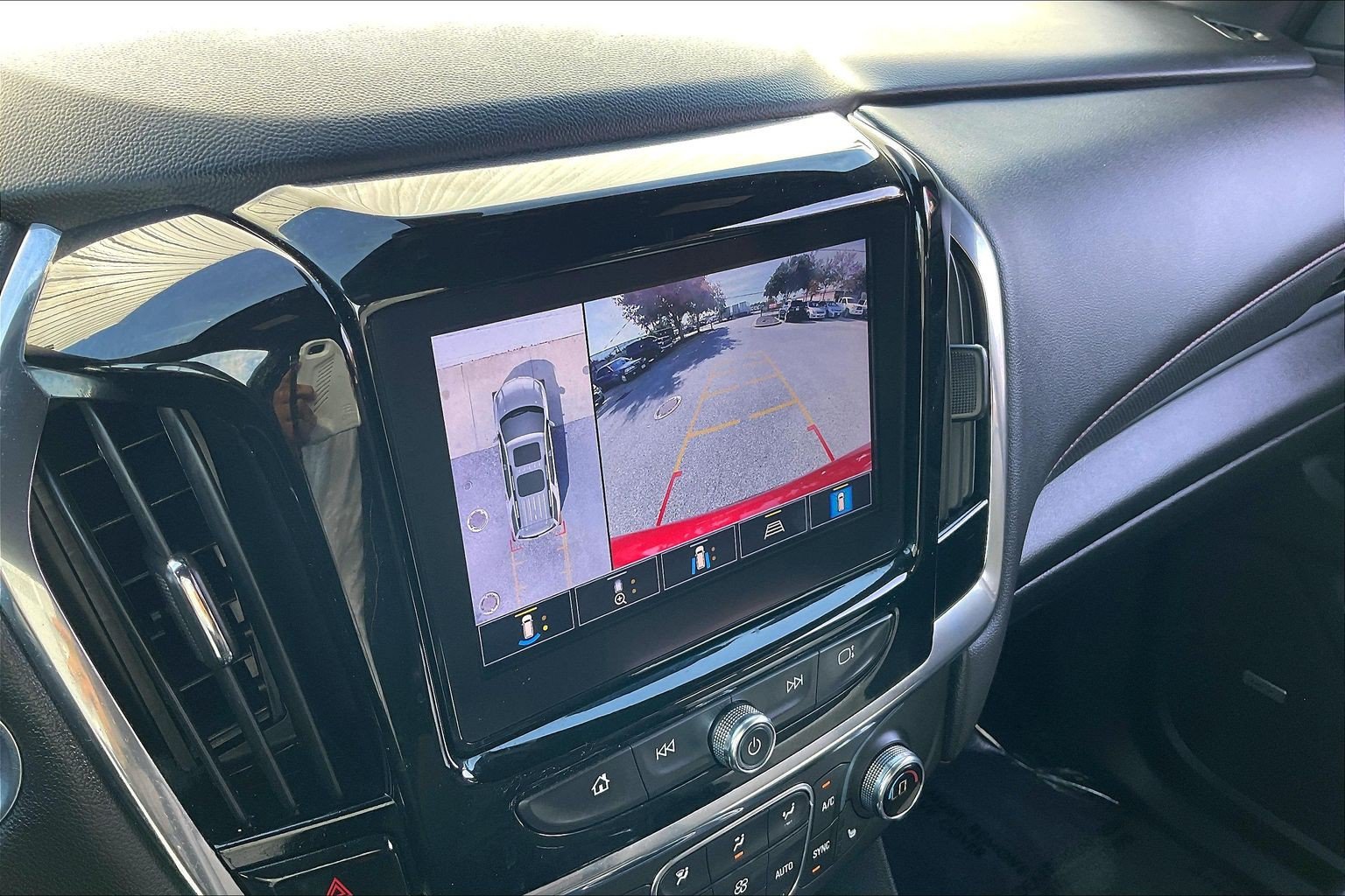 Used 2023 Chevrolet Traverse RS FWD image 26