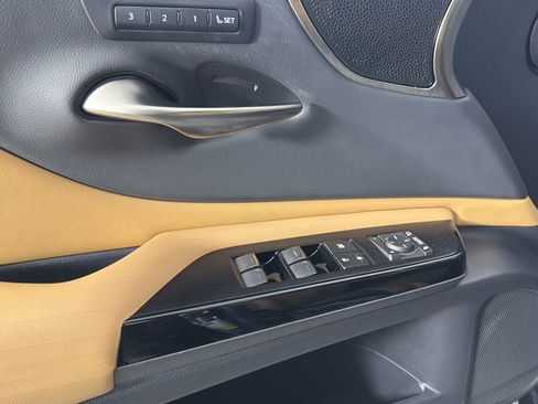 Used 2022 Lexus ES 350 w/ Luxury Package image 7