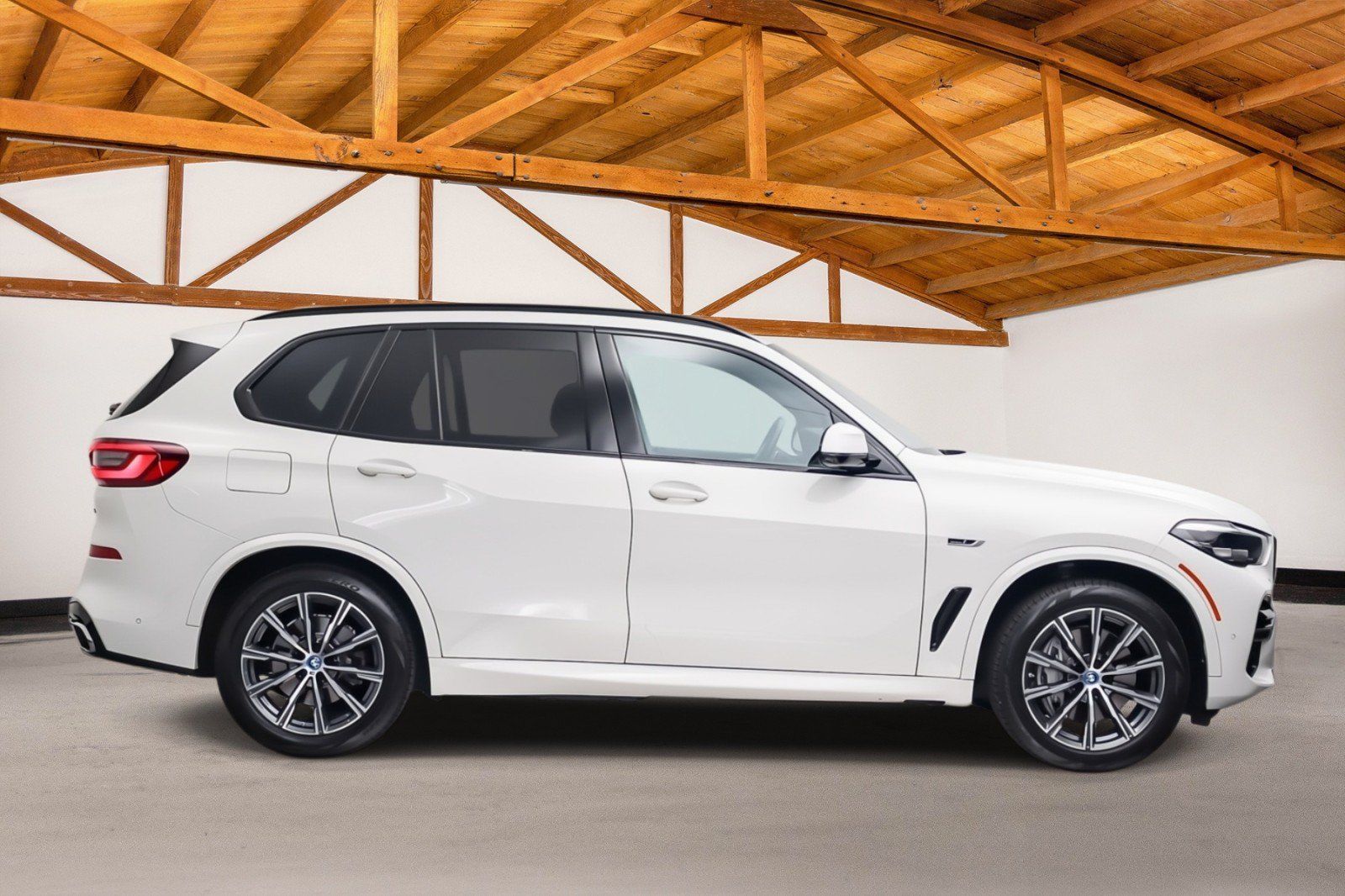 Used 2022 BMW X5 xDrive45e w/ M Sport Package AWD/4WD image 6