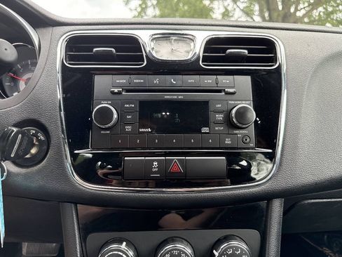 Used 2011 Chrysler 200 Touring FWD image 22