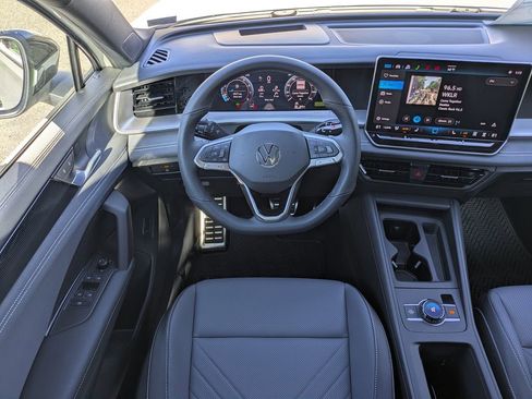 New 2026 Volkswagen Tiguan SE R-Line image 16