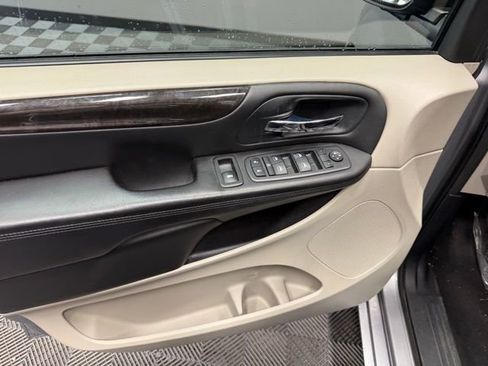 Used 2013 Dodge Grand Caravan SXT FWD image 15