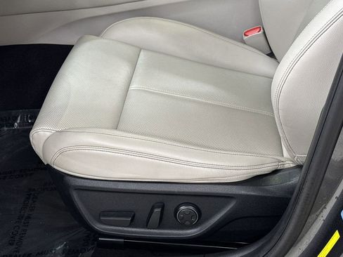 Used 2019 Genesis G70 2.0T Advanced image 17