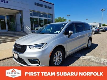 Used 2023 Chrysler Pacifica Touring-L